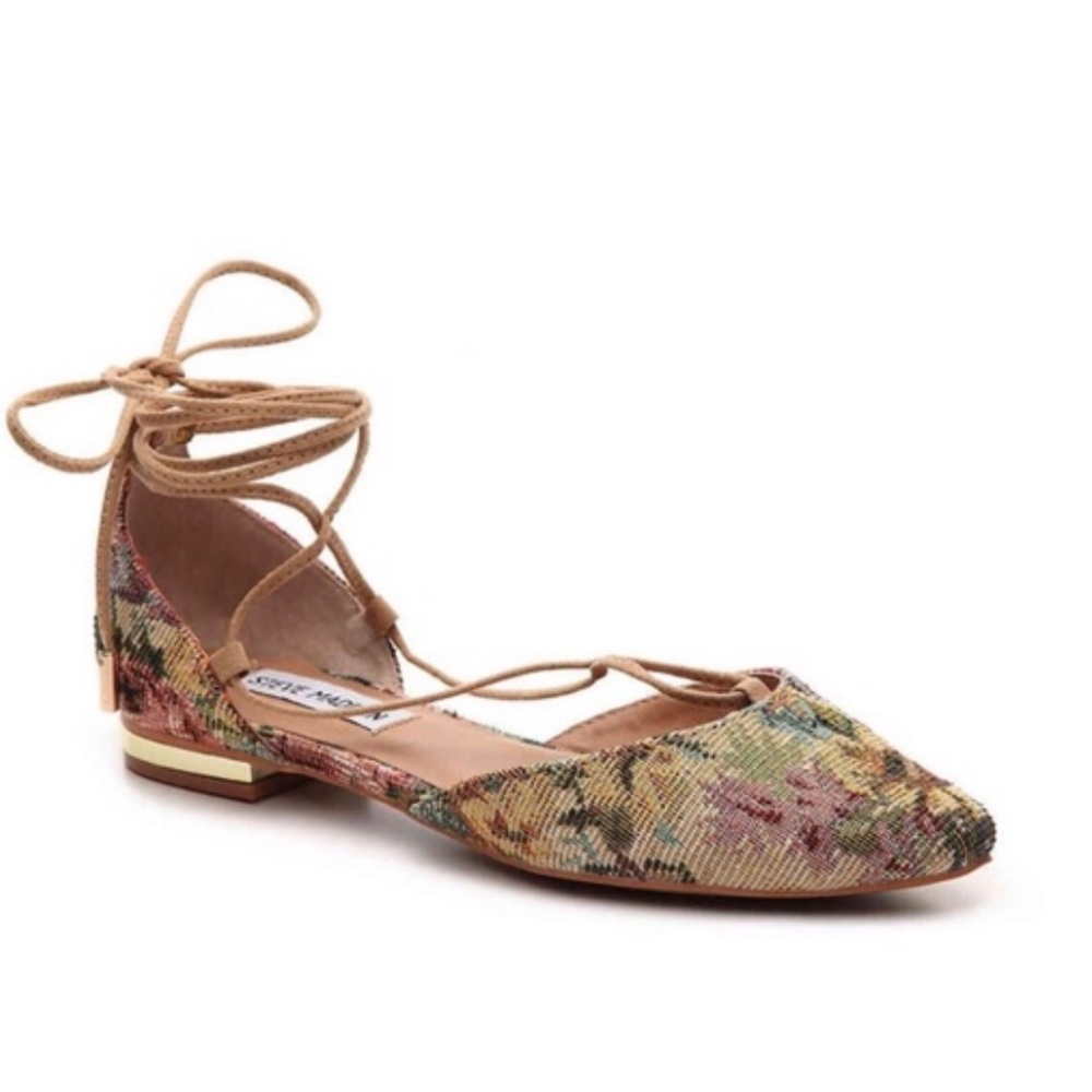 Steve Madden Floral Flats✨